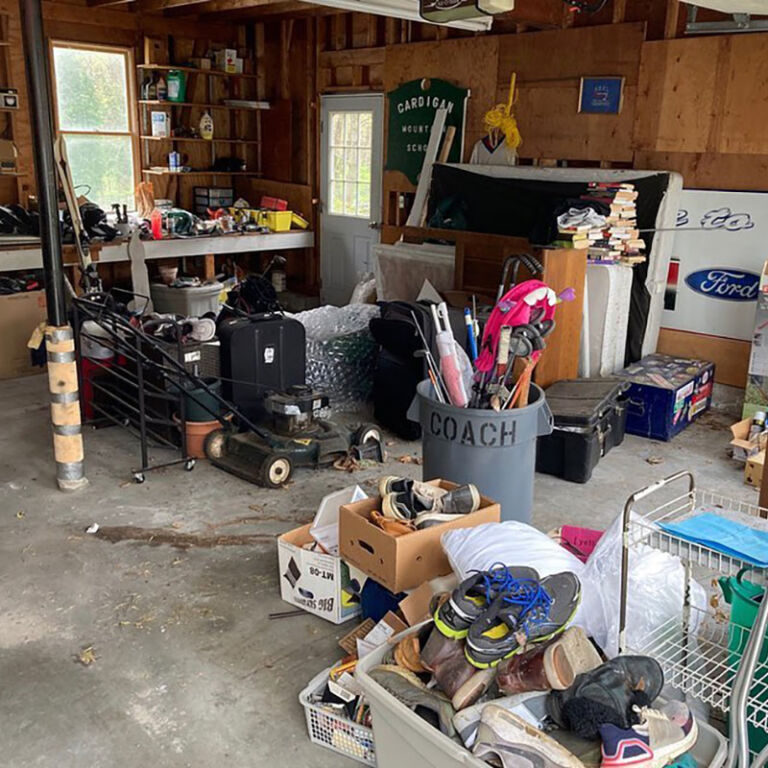 Lug Away Garage Cleanouts